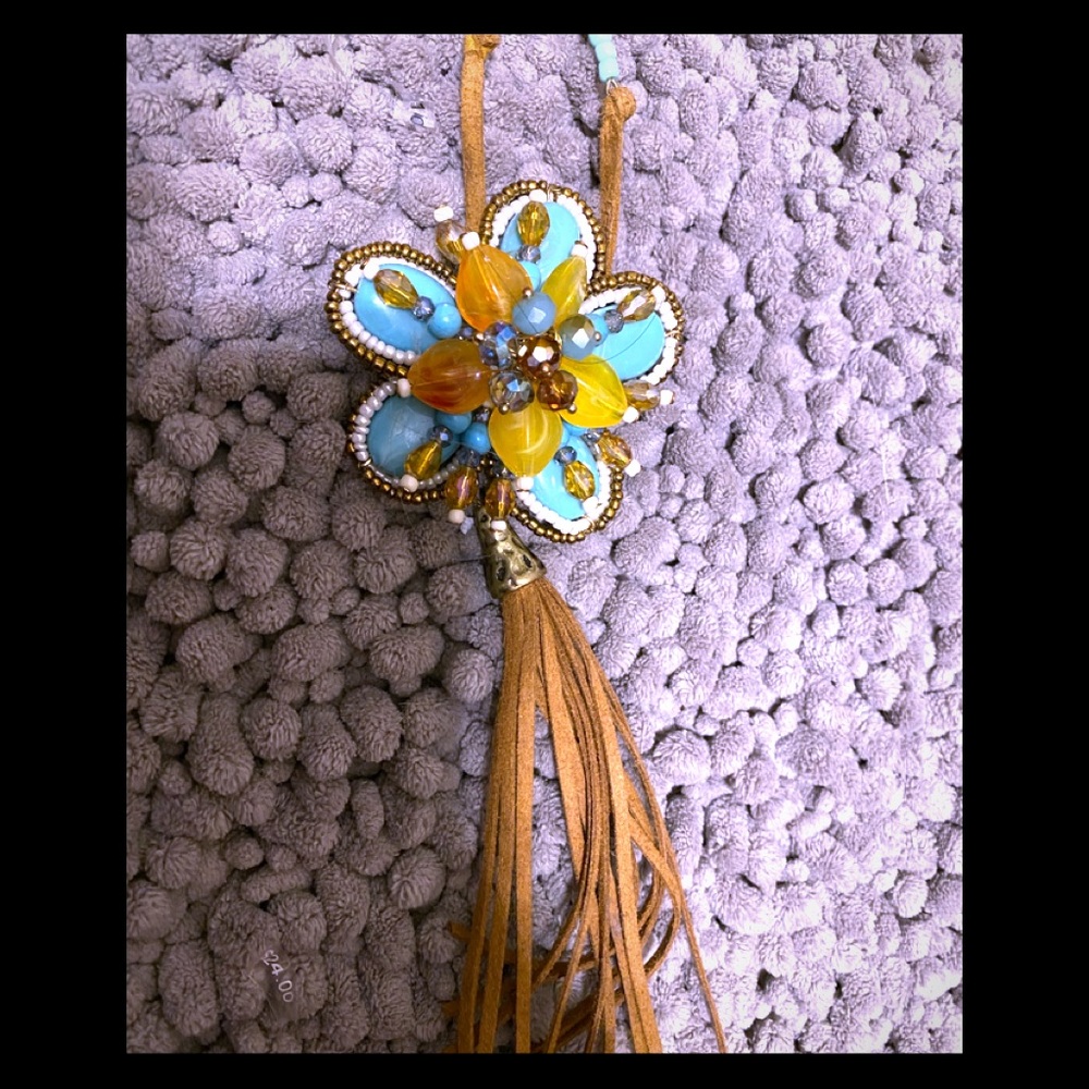 Gorgeous boutique necklace 🤍